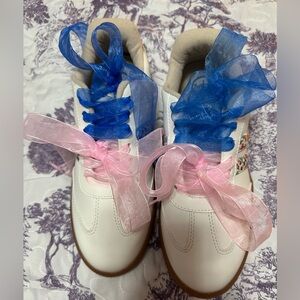 MKS Women’s Shoes Size 8 White With Floral Pattern on Side & Heel Organza Laces